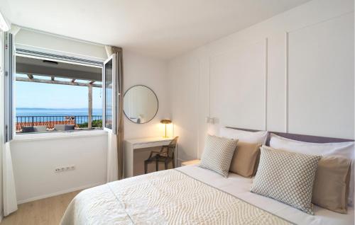Lovely Apartment In Podstrana With Wifi