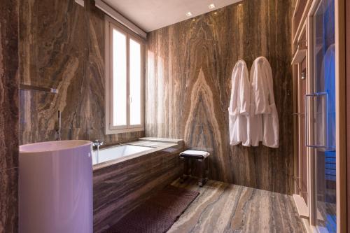 Koupelna v ubytování Hotel Liassidi Palace