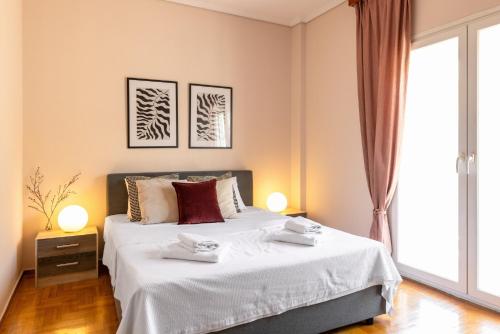 a bedroom with a bed with two towels on it at Eca Apartments Atmabnb33 in Thessaloniki