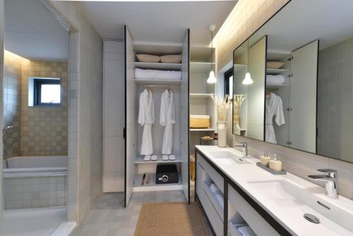 a bathroom with two sinks and a tub and a shower at Tree Villa Bangkok in Bangkok
