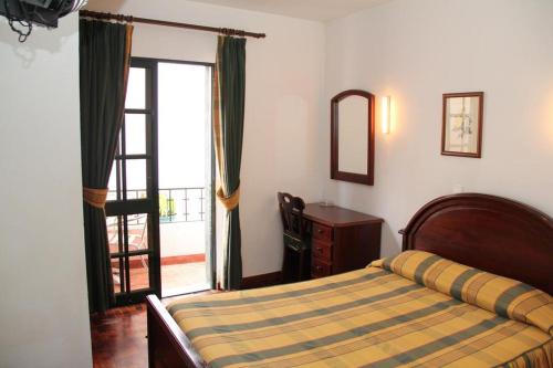 Tempat tidur dalam kamar di Residencial Santo António