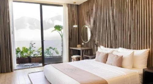 a bedroom with a large bed and a large window at Viettrekking Sapa in Lo Sui Tong
