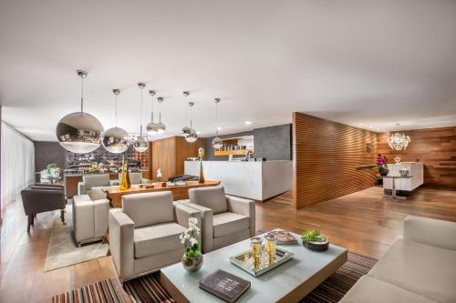 a living room with a dining room and a kitchen at Meliá Brasil 21 in Brasília