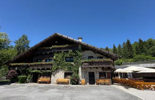 a building with a lot of ivy on it at Locanda dal Giulio al Fratè B&B in Madonna di Campiglio
