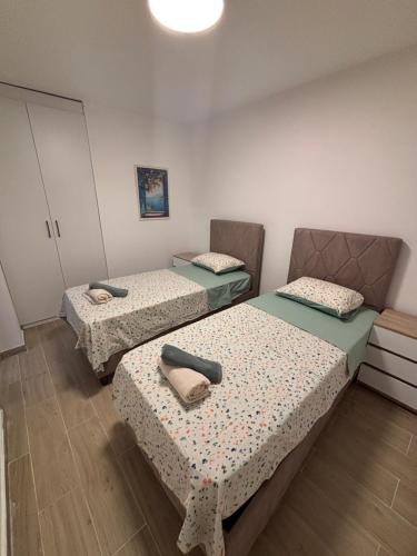two beds in a room with two at Maginja house in Milojci