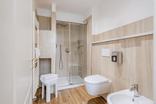 a bathroom with a shower and a toilet and a sink at Hotel Roma e Rocca Cavour in Turin