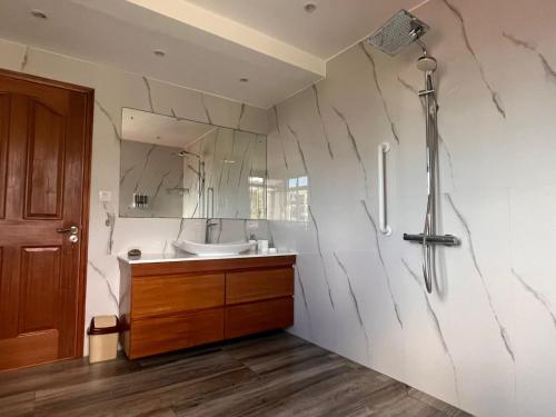 a bathroom with a sink and a mirror at Blacvine in La Gaulette