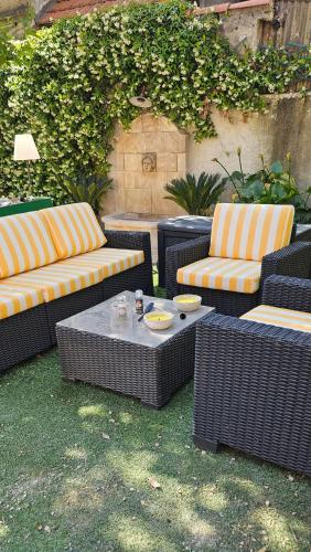 Large 4BR Cannes Villa w Private Garden