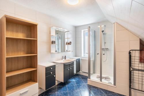 a bathroom with a sink and a shower at Ferienwohnung Glück In Dornum in Dornum