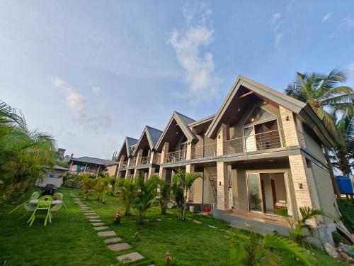 a large house with a yard with a lawn sidx sidx sidx at Mermaid Avisa in Arambol
