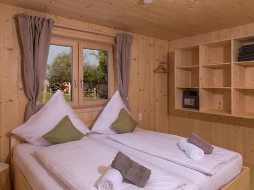 a bedroom with two beds and a window at Saunaloft Schwarzwald in Gemeinde Aichhalden