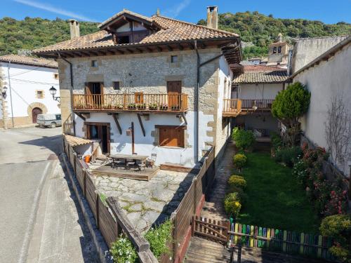 an aerial view of a house with a balcony at Casa Nabarro in Iturgoyen
