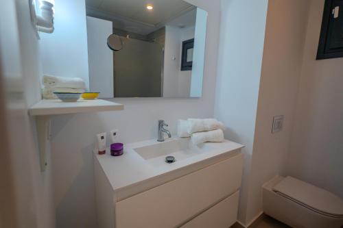 Luxury 2 Bedroom Apartment Sea View Altos de Los Monteros