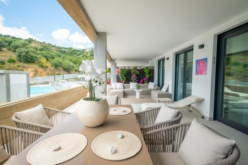 Luxury 2 Bedroom Apartment Sea View Altos de Los Monteros