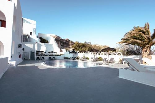 a view of the courtyard of a hotel with a swimming pool at Santorini View in Akrotiri
