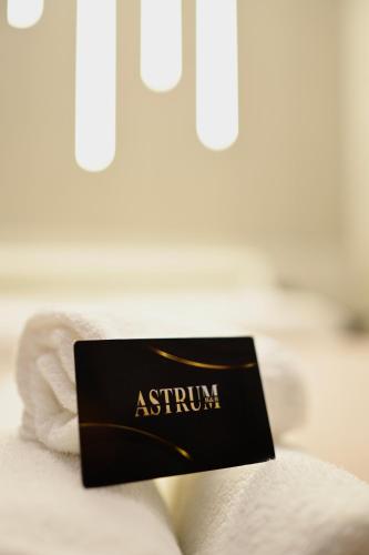 a sign sitting on top of a pile of towels at ASTRUM b&b in Cosenza