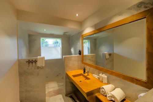 a bathroom with a sink and a mirror at Aangan Resort Mandawa in Mandāwa