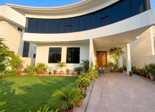 a large building with a yard with plants at Hotel Imperial Karachi in Karachi
