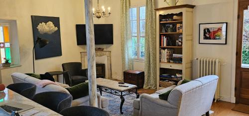 Large 4BR Cannes Villa w Private Garden