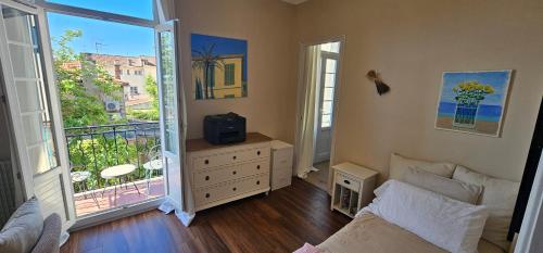 Large 4BR Cannes Villa w Private Garden