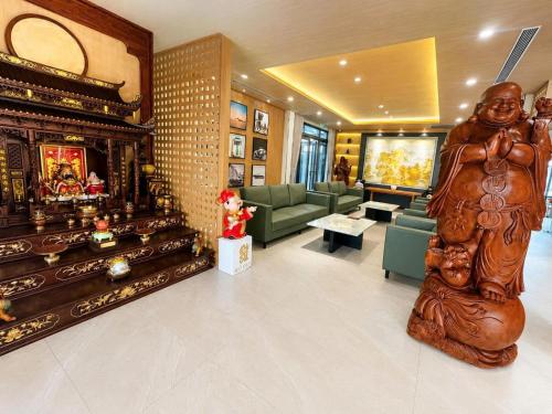 a living room with a large statue in the middle at Luxury 79 Hotel Hải Phòng in Hai Phong