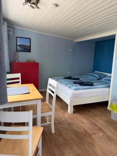 a bedroom with a bed and a dining table at Finnenhaus 7 in Lübeck