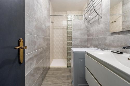 a bathroom with a sink and a shower at Brisa Marina by Maja FTV Ocean View in Antigua