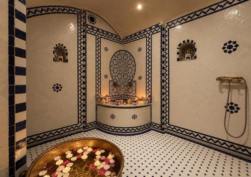 a bathroom with a tub with a shower and a tub at Riad Fes Colors & SPA - Family Lodging in Fez