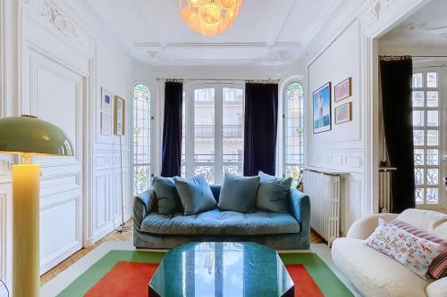Beautiful family flat near Arc de Triomphe