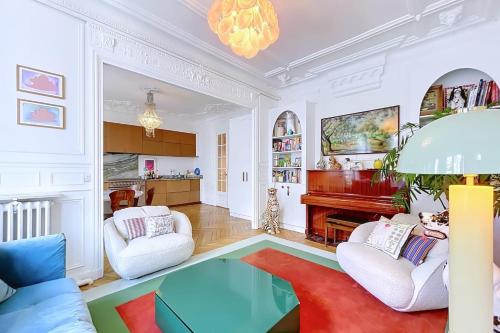 Beautiful family flat near Arc de Triomphe