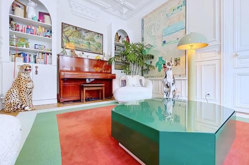 Beautiful family flat near Arc de Triomphe