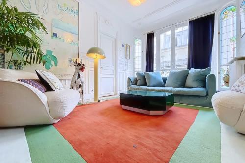 Beautiful family flat near Arc de Triomphe