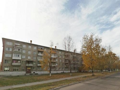 アンガルスクにあるApartments on 177 quarter, 9の通り側のアパートメントビル