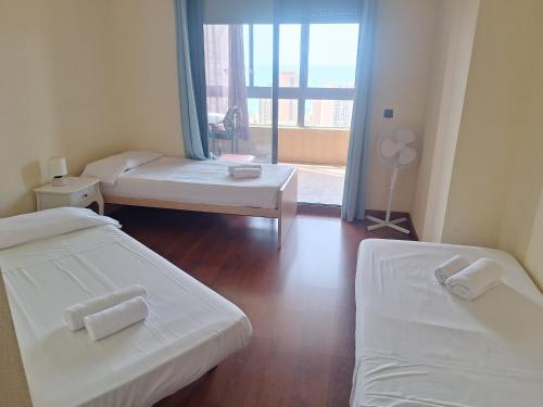 Las Marinas, apartamento muy amplio cerca de playa Poniente