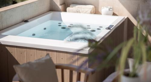 a jacuzziificialificialificialificialificialificialificialificialificialificialificial at Casa di Pierro in Lithakia