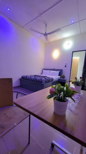a room with two beds and a table in it at ELIEL Guesthouse in Parakou