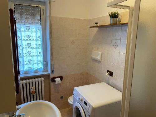 a bathroom with a washing machine and a window at Casetta in Centro in San Salvo