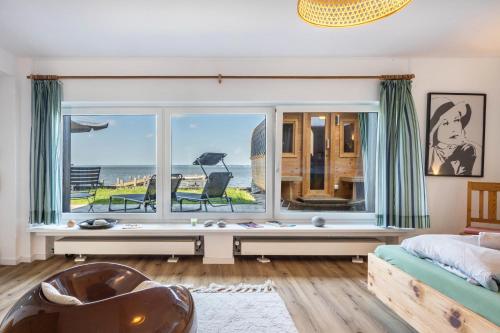 a bedroom with a window with a view of the ocean at Panoramablick am Steinhuder Meer in Steinhude