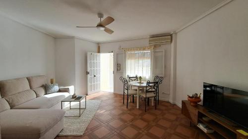 Cozy Apartment in Torrevieja, Within Walking Distance of the Seafront and Amenities