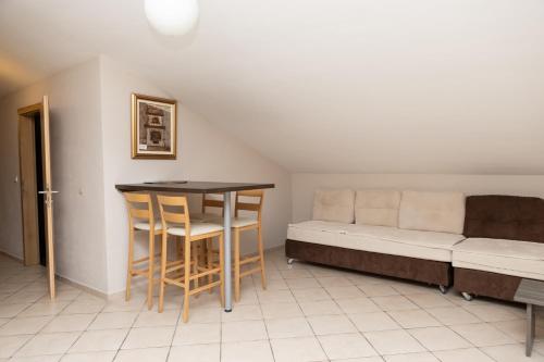a living room with a couch and a table at Apartments Ribarica in Karlobag