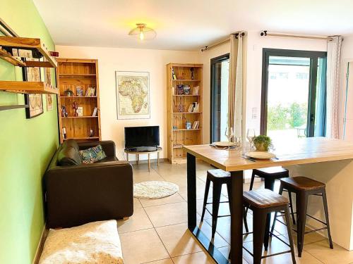 Astoria - parking, jardin et terrasse