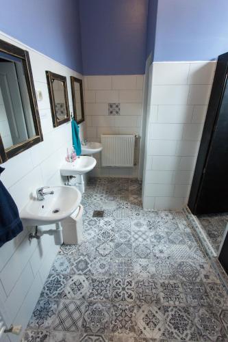 a bathroom with two sinks and a shower at Falling Lakes Hostel in Korenica