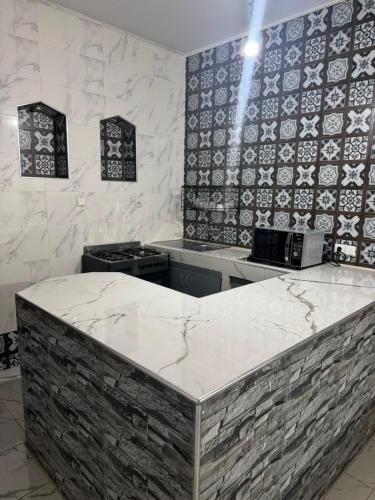 a kitchen with a marble counter top in a room at maison soleil in Nouaceur