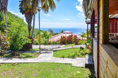 a house with a view of the ocean at Bungalow confortable avec vue mer à Bouillante in Bouillante