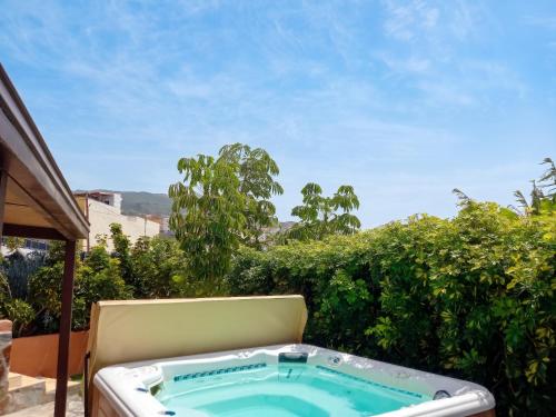 House with view and jacuzzi in Adeje