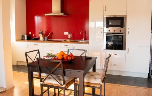 Charming Alvor Apartment, 70 m², Balcony and Garden View