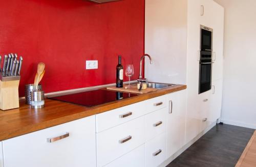 Charming Alvor Apartment, 70 m², Balcony and Garden View