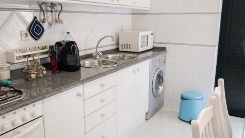 Spacious Apartment in Armação de Pêra with Sea View - 90 m²