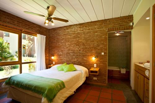 Una cama o camas en una habitación de Avalon Apart