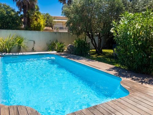 Villa charmante à Agde avec piscine privée et jardin